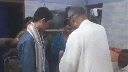 দাঁতন ২: রাজ্যে উচ্চমাধ্যমিকে নবম স্থানাঅধিকারী সাউরির সৌম্যসুন্দর রায়কে সংবর্ধনা বিধায়কের