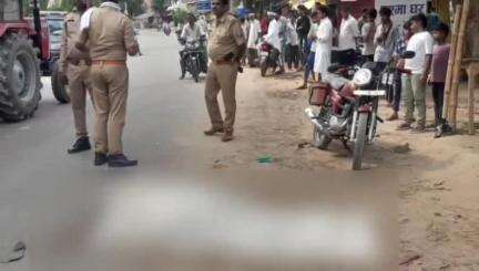 रुदौली: सुजागंज में शराब ठेके के सामने ट्रक की चपेट में आने से मोटरसाइकिल चालक की दर्दनाक मौत, पुलिस ने शव पीएम के लिए भेजा