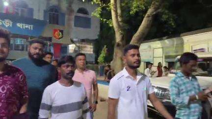 সিউড়ি ১: সোশ্যাল মিডিয়ায় দেশবিরোধী পোস্ট এক যুবকের, সেই যুবকের বিরুদ্ধে অভিযোগ জানাতে সিউড়ি থানার দারস্থ স্থানীয় কয়েকজন যুবক