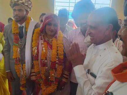 जीरापुर: जीरापुर धर्मशाला में मुख्यमंत्री निशुल्क कन्या विवाह में 11 जोड़े शामिल, विधायक हजरत लाल दांगी ने दिया आशीर्वाद