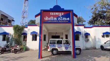 ધરમપુર: ગુજરાત તેમજ અન્ય રાજ્યમાં ૧૦થી વધુ ગુનામાં ક્રાઈમ સિન્ડિકેટમાં ગુના આચરતા ધરમપુર પોલીસે બે આરોપીની ધરપકડ કરી ફરિયાદ દાખલ