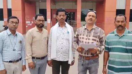 कोंडागांव: 1 जून से कोंडागांव के DNK मैदान में युक्तियुक्तकरण के विरोध में अनिश्चितकाल धरना: ऋषिदेव सिंह