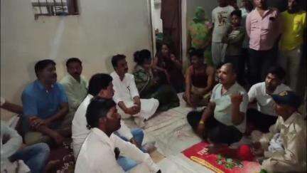 सागर: बच्चेदानी के ऑपरेशन से महिला की मौत, कांग्रेस अध्यक्ष राजकुमार पचौरी ने पीड़ित परिवार से मिलकर न्याय का आश्वासन दिया