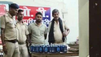 मेहसी: मेहसी थाना क्षेत्र में वाहन जांच के दौरान बालू मंडी से शराब की होम डिलीवरी करने वाला एक अभियुक्त गिरफ्तार