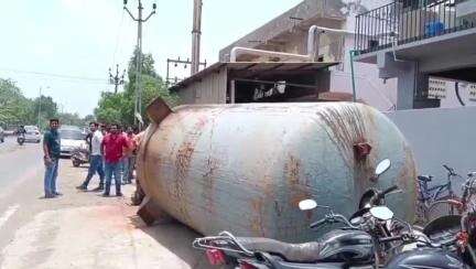 અંકલેશ્વર: જી.આઈ.ડી.સી.માં આવેલ મોહન પોલીમર્શ પ્રાઇવેટ કંપનીમાં એસિડ કર્મચારી ઉપર પડતા તેઓના મોત મામલે વિરોધ કરાયો