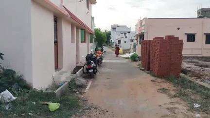 வேடசந்தூர்: எம்ஜிஆர் நகர் குளக்கரையில் சாலை அமைத்துக் கொடுக்க பொதுமக்கள் கோரிக்கை #localissue