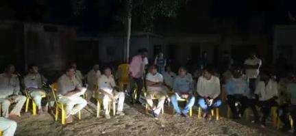 बाबई: ग्राम शुक्रवाडा कला में बाघ का रेस्क्यू करने वाली वन विभाग की टीम से मिले विधायक, फोटो हुआ वायरल