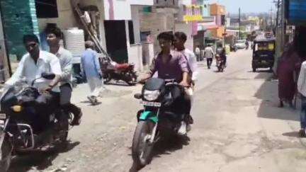 मेहकर: माळी पेठ येथील रस्त्याची दयनीय अवस्था; नागरिक त्रस्त मुख्याधिकाऱ्यांनी लक्ष घालण्याची मागणी #jansamasya