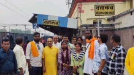 বারাবনী: পশ্চিম বর্ধমান জেলা জুড়ে BJP কর্মী সমর্থকেরা কলকাতার উদ্দেশ্য রওনা দিলেন অমিত শাহের সভায় যোগ দিতে