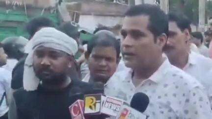 कानपुर: कल्याणपुर के बिठूर रोड पर आक्रोशी जनता लाइट की समस्याओं को लेकर उतरी सड़को पर जताया विरोध प्रदर्शन #jansamsaya