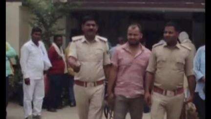 बक्सर: महदह स्थित पुलिस लाइन से पुलिस ने एक फर्जी एसआई को किया गिरफ्तार