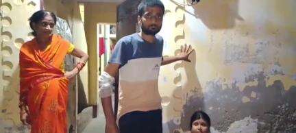 उन्नाव: सांढ़ के हमले में चाचा की मौत, भतीजे के पेट में मारी सींग, मृतका की भाभी ने मुआवजे की मांग की