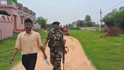 जामताड़ा: दुलाडीह और अमलाचतर में खनन विभाग की छापेमारी, तीन ट्रैक्टर अवैध बालू जब्त कर जामताड़ा थाना को सौंपा