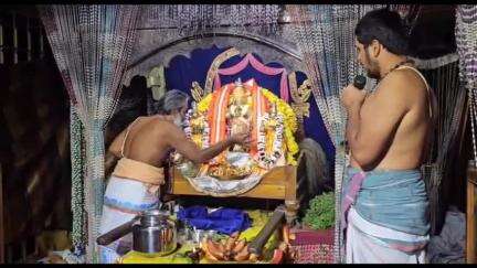 విశాఖపట్నం: విశాఖ సింహాచలం దేవస్థానంలో దేవాదాయ ధర్మాదాయ శాఖ ఆధ్వర్యంలో స్వర్ణపుష్పార్చన ఘనంగా జరిగింది
