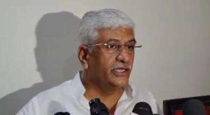 जोधपुर: जोधपुर पहुंचे केंद्रीय मंत्री गजेंद्र सिंह शेखावत ने रातानाडा स्थित अजीत कॉलोनी में अपने निवास पर की जनसुनवाई