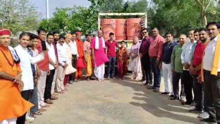 डूंगरपुर: डूंगरपुर में सर्व समाज के लोगों ने रविवार सुबह 10 बजे गौसेवा और धर्म कार्य को लेकर एक नया अभियान शुरू किया