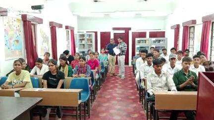 लखीमपुर: लखीमपुर के राजपुर स्थित डाइट में मुख्यमंत्री अभ्युदया योजना के तहत नीट प्रवेश परीक्षा शुरू, दो पाली में होगी परीक्षा