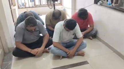 આંબા ચોક વિસ્તારમાં જાહેરમાં જુગાર રમતા 5 ઈસમોને LCB ટીમે ઝડપી લીધા