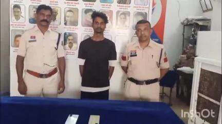 दुर्ग: मोबाईल फोन चोरी करने वाले आरोपियों को गिरफ्तार किया गया, रात में घरों में घुसकर करते थे चोरी, 2 मोबाईल फोन बरामद