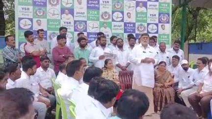 గుంతకల్లు: హామీలు విస్మరించిన సీఎం చంద్రబాబుకు బుద్ధి చెప్పండి, పట్టణంలో జరిగిన కార్యక్రమంలో మాజీ ఎమ్మెల్యే వై.వెంకట్రామిరెడ్డి