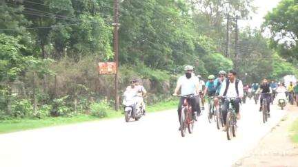 जशपुर: जशपुरनगर में विश्व सायकिल दिवस पर कलेक्टर और विधायक ने रैली में लिया हिस्सा, फिट इंडिया, फिट जशपुर थीम पर सायकिल रैली