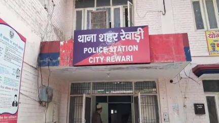 रेवाड़ी: रेवाड़ी में बाइक सवार बदमाशों ने युवक से लूटे रुपए, सिटी थाने से 500 मीटर दूर हुई वारदात
