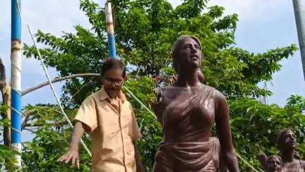 মেদিনীপুর: মেদিনীপুর পৌরসভার উদ্যোগে কলেজ স্কোয়ারে শুরু হল ঝড়ে ভেঙে যাওয়া মনীষীদের মূর্তি সংস্কারের কাজ