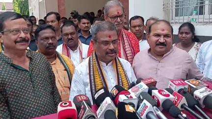 ସମ୍ବଲପୁର ମ୍ୟୁନିସିପାଲଟି: ମୋଦିପଡା ଠାରେ କୃଷି ଭବନ ଉଦଘାଟନ କରି ପ୍ରତିକ୍ରିୟା ରଖିଲେ କେନ୍ଦ୍ରମନ୍ତ୍ରୀ ଧର୍ମେନ୍ଦ୍ର ପ୍ରଧାନ