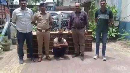 નવસારી: શહેરના બોરીયાચ ટોલનાકા ખાતેથી 1920 દારૂની બોટલો જેની કિંમત રૂ. 5.73 લાખના મુદ્દામાલ સાથે એક આરોપીને રૂરલ પોલીસે ઝડપ્યો