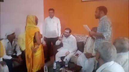 हैदरगढ़: नई सड़क आवास पर राज्यमंत्री ने जनता दर्शन के तहत की जनसुनवाई, फरियादियों की समस्याओं के निस्तारण के लिए दिए निर्देश