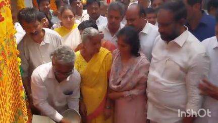 గుంటూరు: రేషన్ సరఫరాలో అవినీతిని అరికట్టేందుకు రేషన్ దుకాణాల ద్వారా రేషన్ పంపిణీ చేస్తున్నాం: గుంటూరు పశ్చిమ ఎమ్మెల్యే మాధవి