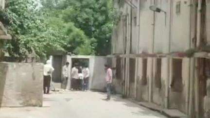 करौली: आपसी झगड़े में मृतक के शव का जिला अस्पताल में पोस्टमार्टम के बाद परिजनों को सौंपा गया