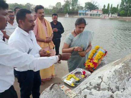डिंडौरी: सुकुलपुरा के चंदन घाट पर मां नर्मदा अष्टक, आरती के साथ मां नर्मदा पद सर्वेक्षण एवं जन जागरण यात्रा का शुभारंभ