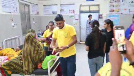 KHF संगठन द्वारा सामुदायिक स्वास्थ्य केंद्र पवई में फल फ्रूट वितरण किए गए