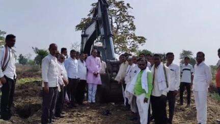 सेनगाव: वाघजाळी येथे शेत-पांदन रस्ते अभियानांतर्गत मान्यवरांच्या हस्ते भूमिपूजन