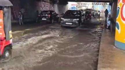 झांसी: प्री मानसून बारिश ने खोली पोल, सीपरी रेलवे ब्रिज के नीचे भरा पानी, वीडियो वायरल, लोग बोले- अभी ये हाल तो आगे क्या होगा
