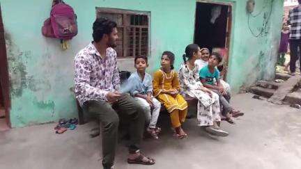 कौंच: कोंच नगर में उमस भरी गर्मी के बीच बिजली कटौती से लोग बेहाल, हो रही भारी परेशानियां #jansamasya