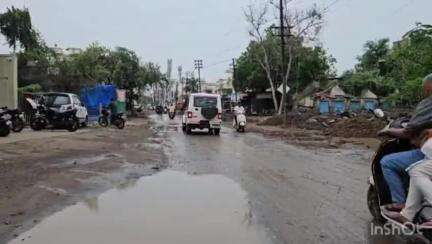 નવસારી: છાપરા રોડ ખાતે લાંબા સમયથી ચાલતી વિવિધ  વિકાસની કામગીરી પૂર્ણ થવામાં થઇ વિલંબને કારણે સ્થાનિકોને મુશ્કેલી #jansamasya
