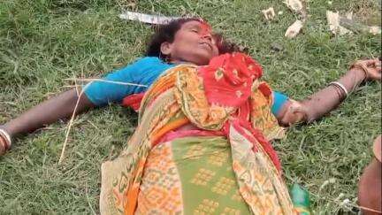 আউশগ্রাম ২: মহিলার ঝুলন্ত দেহ উদ্ধারে চাঞ্চল্য ছড়ালো আউশগ্রামের ভেদিয়ায়, মৃত্যুর কারণ খতিয়ে দেখছে পুলিশ