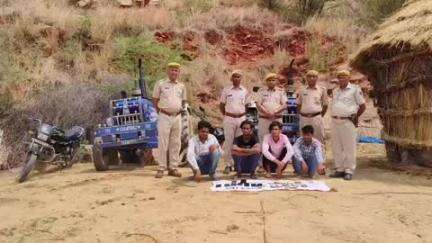 डीग: खोह पुलिस ने गांव गदडवास व अलीपुर पहाड़ की तलहटी से 4 साइबर ठगों को किया गिरफ्तार