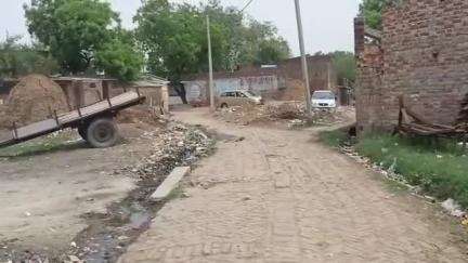 तिलहर: अमनपुर गोटिया में सरकारी स्कूल के पास सफाई ने होने से नालिया चौक और जगह जगह पर फैली गंदगी, लोग परेशान
#jansamasya
