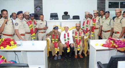 గుంటూరు: ఉద్యోగ విరమణ పొందిన పోలీసులను ఘనంగా సత్కరించిన జిల్లా ఎస్పీ సతీష్ కుమార్