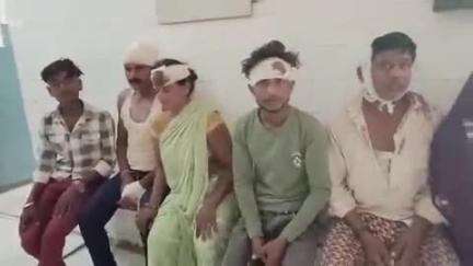 खलीलाबाद: कोतवाली क्षेत्र के भकठान गांव में जमीनी विवाद को लेकर दबंगों ने घर में घुसकर लाठी-डंडे से हमला कर 5 लोगों को किया घायल