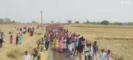 बागीदौरा: पडारिया गांव में चार दिवसीय जागेश्वर महादेव बाल हनुमान मंदिर प्राण प्रतिष्ठा महोत्सव की पूर्णाहुति पर कलश यात्रा निकाली गई