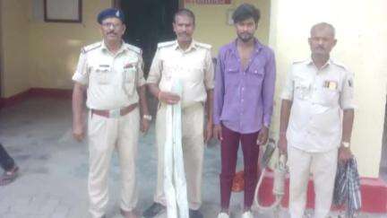 जोगापट्टी: श्रीनगर पुलिस ने सिसवा मंगलपुर गांव से एक व्यक्ति को नाली बंदूक के साथ किया गिरफ्तार, सोशल मीडिया पर वायरल हुआ था वीडियो
