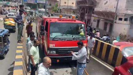 अजमेर: एलिवेटेड रोड पर अचानक कार में लगी आग, मची अफरा-तफरी, सूचना मिलने पर फायर ब्रिगेड मौके पर पहुंची