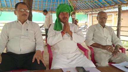 भारतीयकृषकदल के राष्ट्रीयअध्यक्ष सरोजदीक्षित एडवोकेट ने हरदोई में  की प्रेसवार्ता कहा सरकार आमलोगों के प्रति चिंतितनहीं