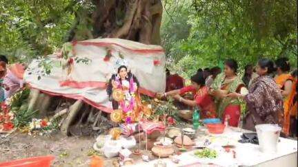 তেহট্ট ১: তেহট্টে জামাই ষষ্ঠী ও ষষ্ঠী পুজো করলেন মহিলারা