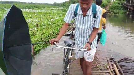 উত্তৰ লক্ষীমপুৰ: ঘূণাসুতিৰ মৰা সোৱণশিৰিত ৰাইজে নিৰ্মাণ কৰা বাহৰ দলং ডুব গল পানীৰ তলত,সমস্যাত পৰিছে প্ৰায় ৫ শতাধিক ৰাইজ #jansamasya