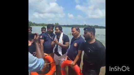കോട്ടയം: മീനടം പുത്തൻപുരപ്പടിയിൽ വെള്ളത്തിൽ വീണ് കാണാതായയാൾക്ക് വേണ്ടി തിരച്ചിൽ നടത്താൻ ചാണ്ടി ഉമ്മൻ എം.എൽ.എ എത്തി